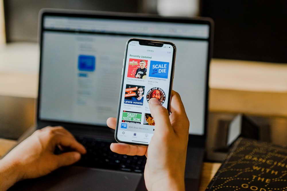 Apple выпустила iOS 18.5: новые обои Pride Harmony, улучшения в Почте и спутниковая связь для iPhone 13